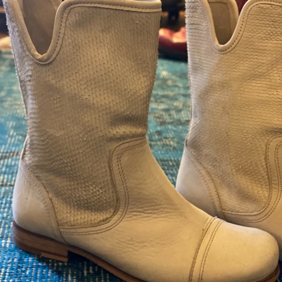 Ankle boot soft and supple Nubuck ♥️NWOT♥️ - Picture 1 of 9